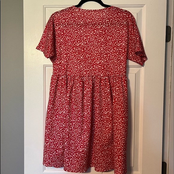 Small Amazon no brand v neck dress with pockets short sleeve buttons - Picture 3 of 10